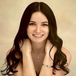 Meet your Posher, Caitlin